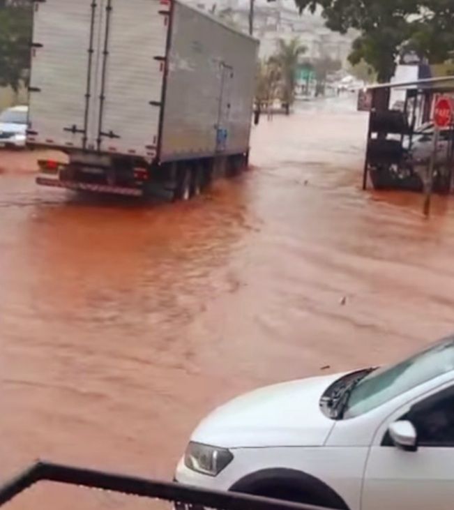 Chuva forte causa estragos  na tarde desta sexta(07) em Caetité — imagem 4